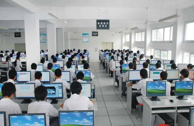 平?jīng)鰴C(jī)電工程學(xué)校計(jì)算機(jī)網(wǎng)絡(luò)技術(shù)專(zhuān)業(yè)深度解析 基礎(chǔ)扎實(shí)，開(kāi)發(fā)潛力廣闊